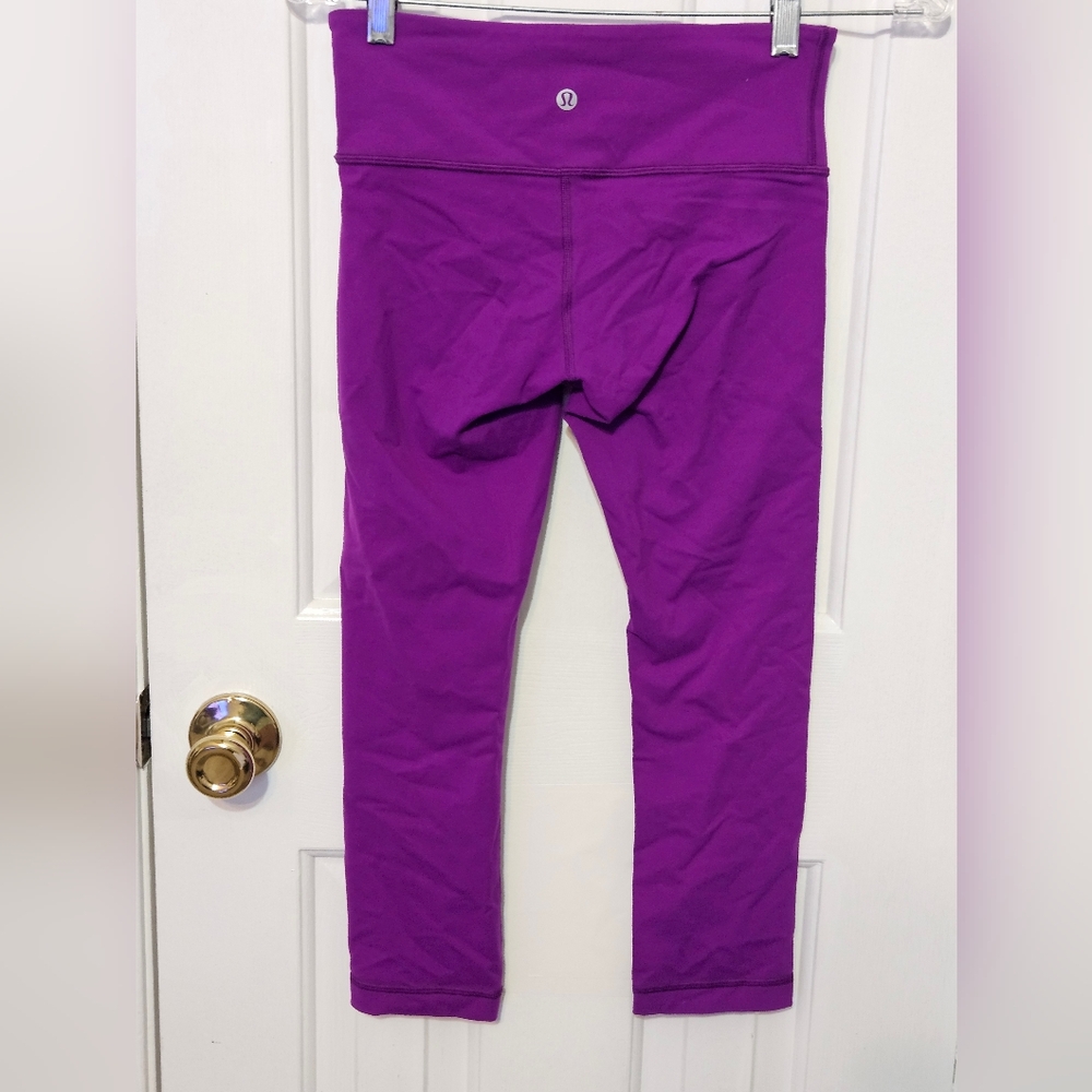 Lululemon Athletica Vibrant Purple Cropped Leggings Size 4 - Picture 2 of 4
